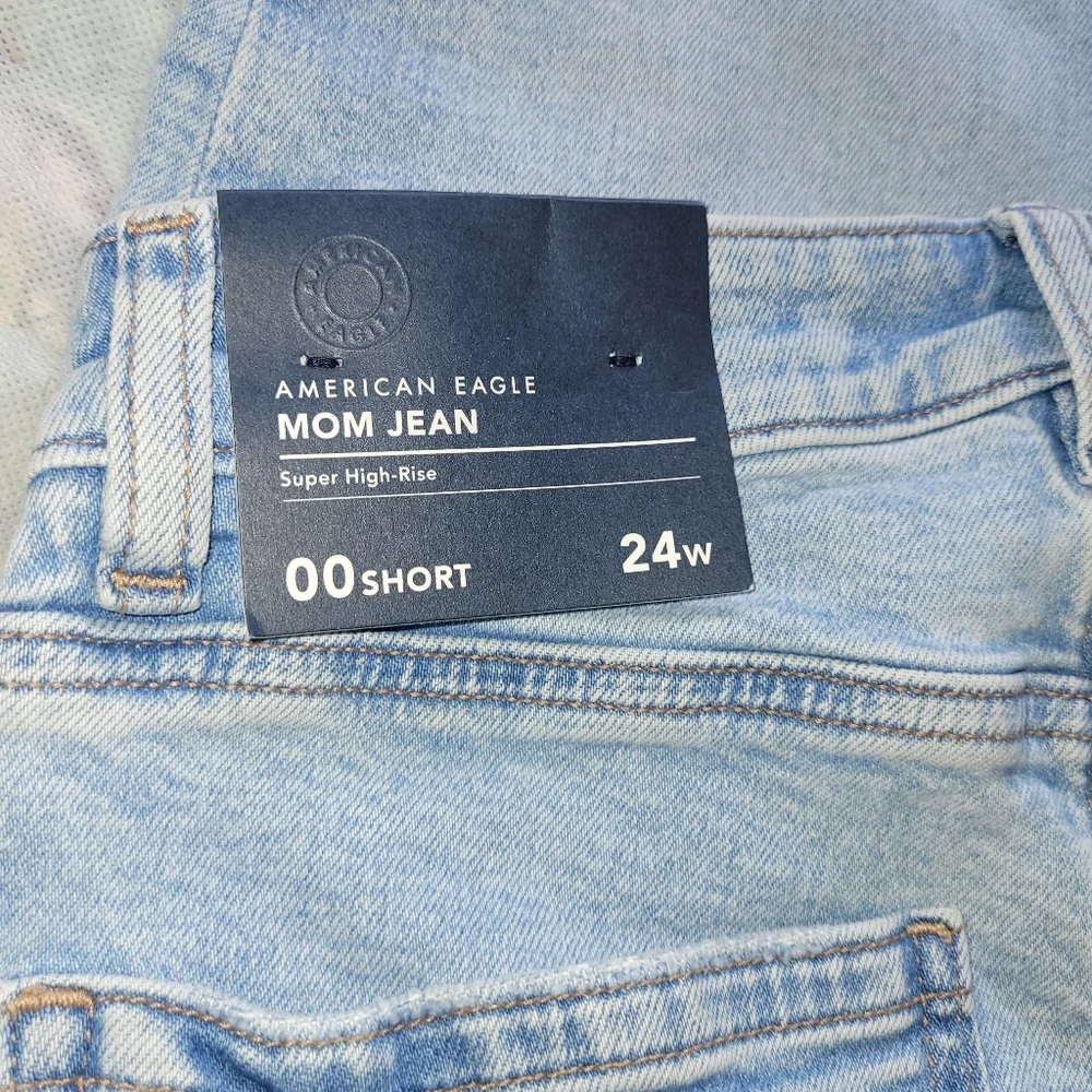American Eagle Super High Rise Skylight Stretch Mom Jeans Size 00 Short - Picture 10 of 10